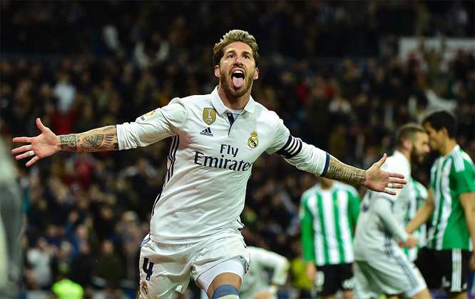 Ramos hóa người hùng, Real đoạt lại ngôi đầu