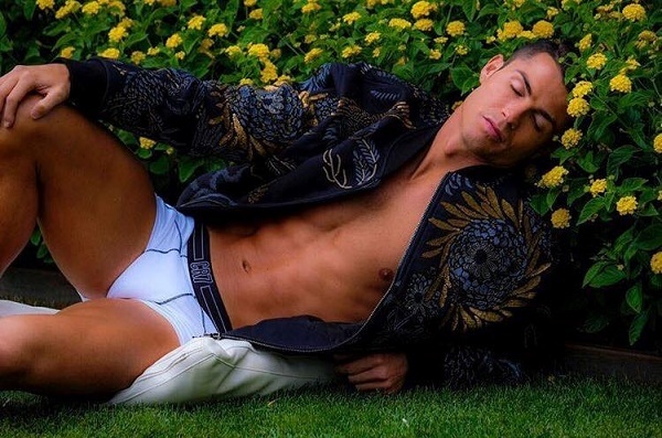 Vì sao sắp cưới, Ronaldo vẫn nhờ người mang thai hộ?