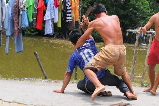 Nhảy sông chết đuối vì bị 