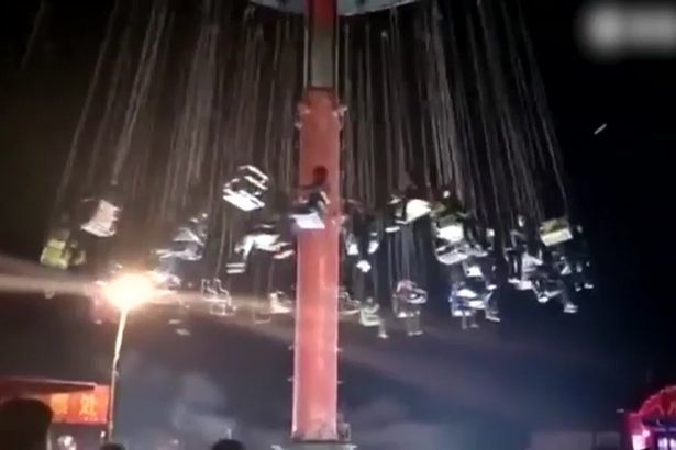 Thót tim xem đu quay đang bay cao thì bị sập