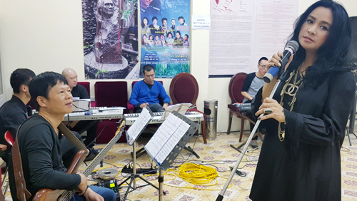 Sau sự cố bị nhầm tên, Thanh Lam bình thản tập hát