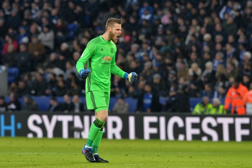 Quay chậm 2 pha cứu thua ngoạn mục của De Gea
