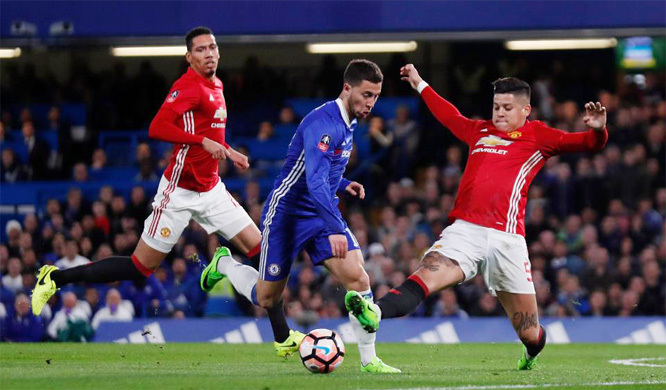 Conte tố cầu thủ MU ra đòn thù với Hazard