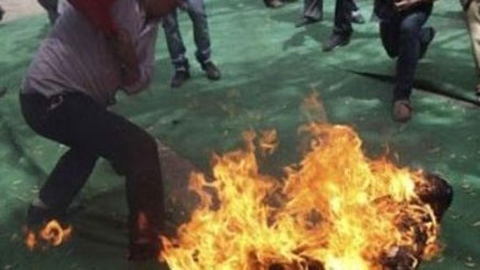 Tưới xăng đốt chồng rồi nhảy sông tự tử