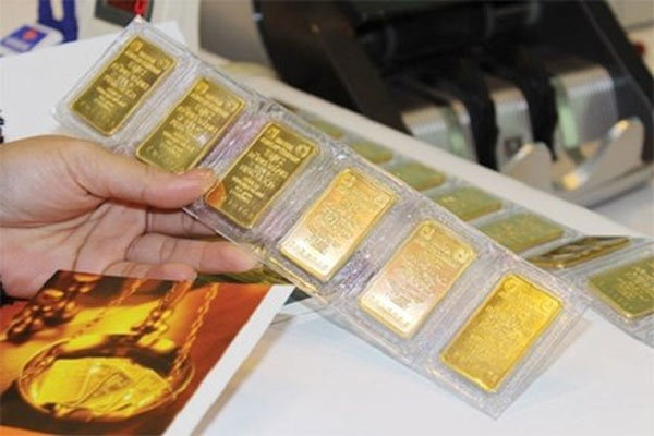 Giá vàng hôm nay 15/3: Lặng sóng chờ 'cơn bão' lớn