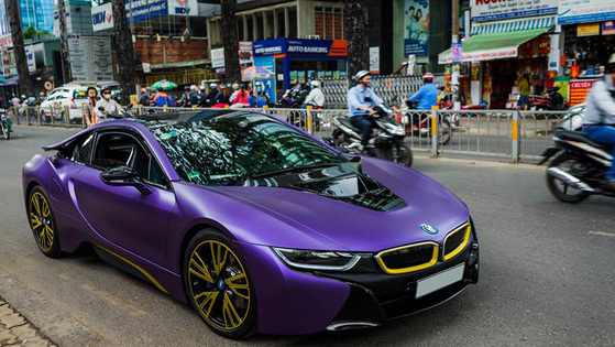 Bộ sưu tập BMW i8 đình đám của các thiếu gia miền Tây sông nước