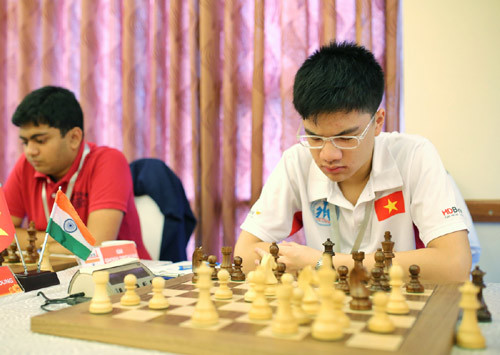 Quang Liêm chiếm ngôi đầu, Anh Khôi đánh bại tuyển thủ Trung Quốc