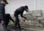 Nhà băng Nga ở Ukraina bị phe cực đoan bít cửa