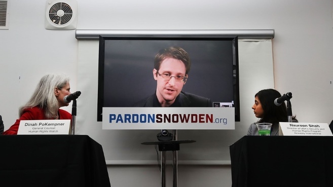 Edward Snowden hé lộ cách thức CIA hack TV của Samsung