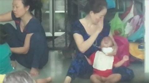 Hai bảo mẫu ở Sài Gòn hành xử thô bạo khi cho trẻ ăn