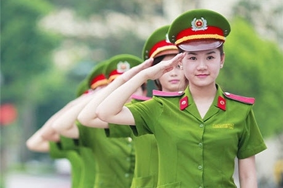 Bố đã xóa án tích, con có được thi tuyển vào trường công an?