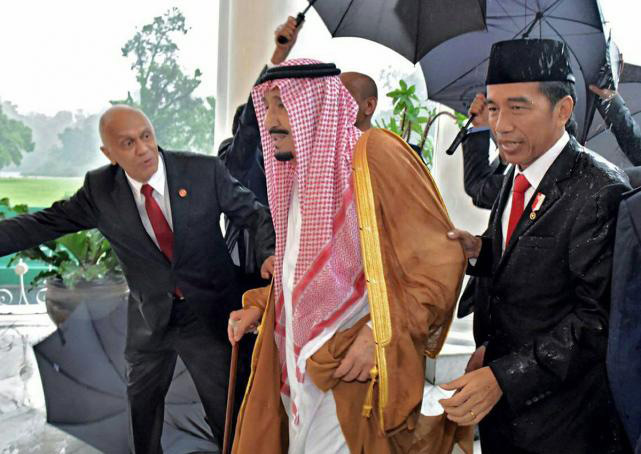 Hé lộ quà 'khủng' vua Ảrập tặng quan chức Indonesia