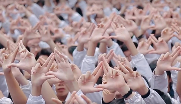 Màn đồng ca chúc thầy Văn Như Cương mau khỏe vào đề thi Ngữ văn