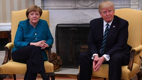 Khoảnh khắc kỳ cục giữa ông Trump và nữ Thủ tướng Đức