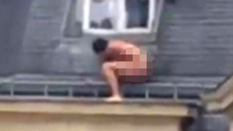 Khoả thân trên mái nhà trốn chồng người tình