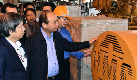 Thủ tướng tham quan công nghệ sản xuất điện rác đầu tiên của VN