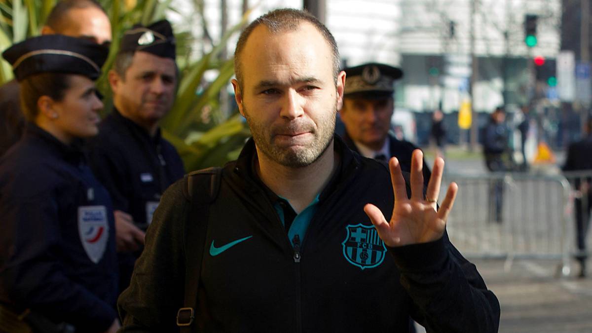 Pep bắt đầu vung tiền, Iniesta từ chối Trung Quốc