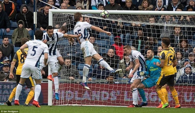 Arsenal thua tan nát, nguy cơ bị MU qua mặt