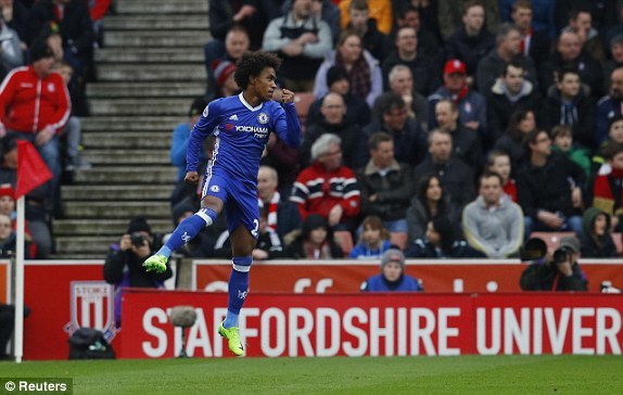 Thắng nghẹt thở Stoke, Chelsea nhìn thấy ngôi vương