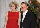Nữ thủ tướng Anh chia việc nhà với chồng