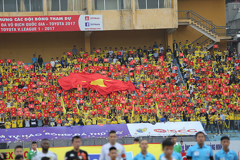 Hàng nghìn fan nữ Thanh Hoá “đốt cháy” Hàng Đẫy