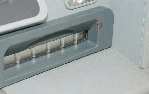 Lật tẩy mánh quay lén mã pin ở cây ATM