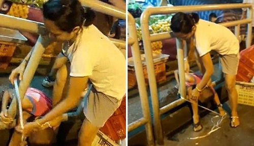Dân mạng phẫn nộ với bà mẹ giẫm lên đầu con, trói con vào rào chắn