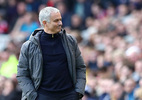 MU loạn trên sân khách, Mourinho "giật dây" kích động?