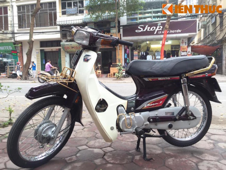 Honda Dream II 'đắp chiếu' 16 năm giá trăm triệu ở Hà Nội