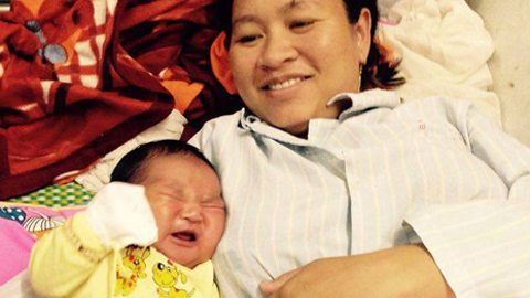 Chuyện lạ: Sản phụ sinh bé trai nặng 6,1kg