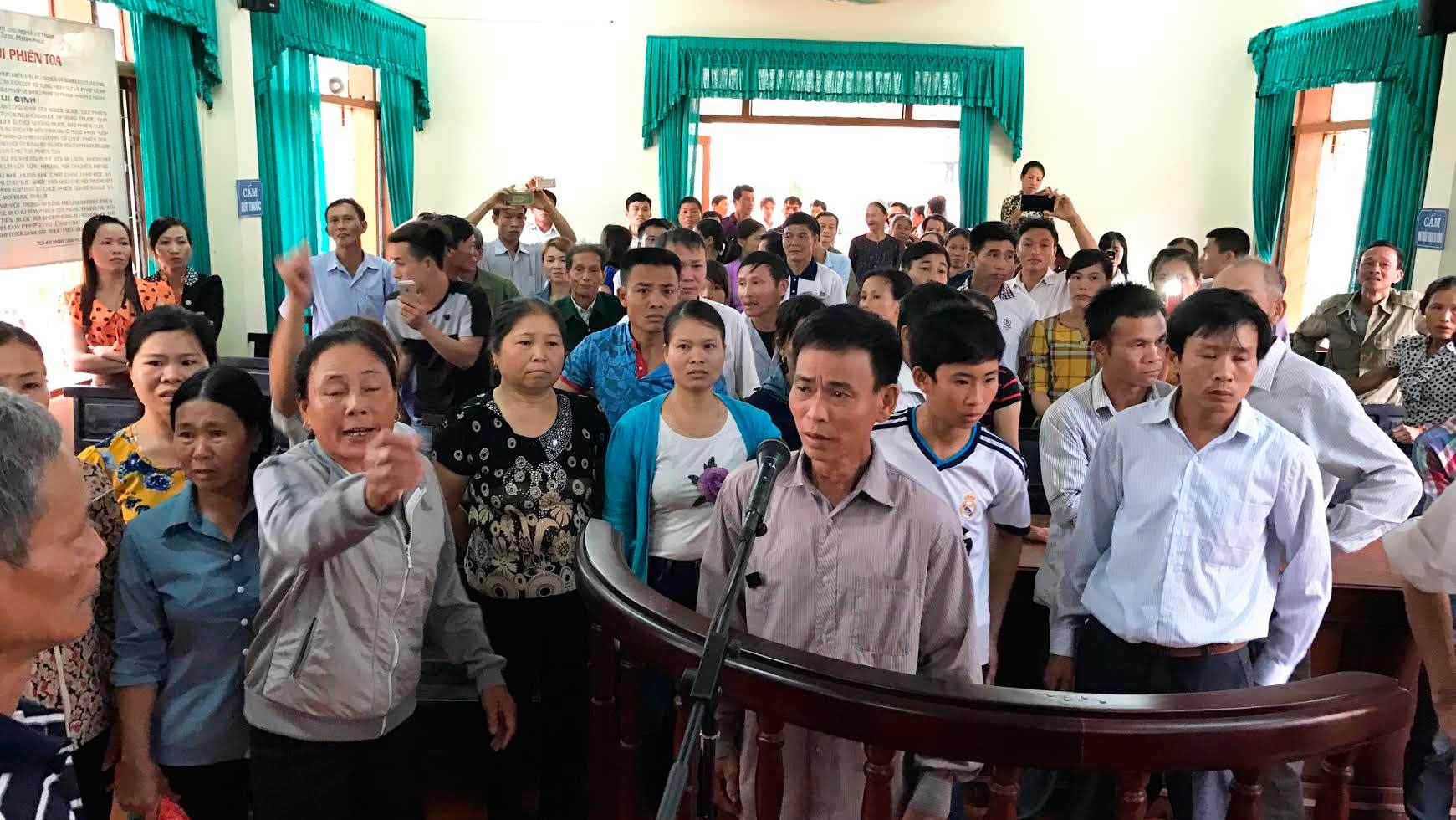 Náo loạn phiên xử kêu oan ở Hà Tĩnh