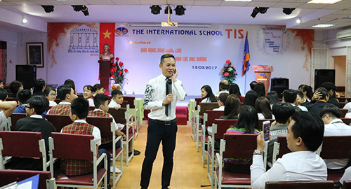 Thầy Khắc Hiếu chia sẻ bí quyết tránh bạo lực học đường