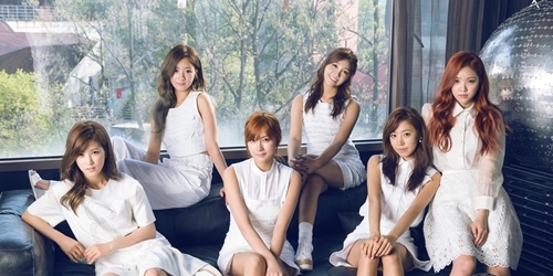 Apink và loạt sao Hàn đình đám hát cùng Tuấn Hưng, Hoàng Thùy Linh