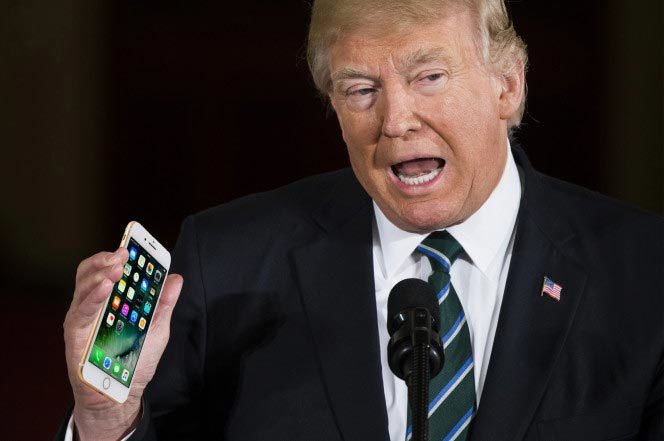 Ông Trump bỏ smartphone Android, đổi sang iPhone?