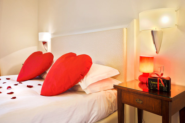 Căn hộ làm nhà nghỉ tính giờ: Đắt khách thích 'đổi gió'