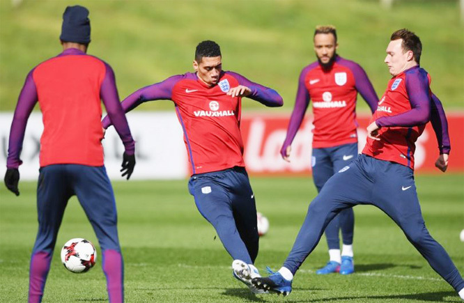 MU lại gặp hạn nặng, Mourinho hốt hoảng