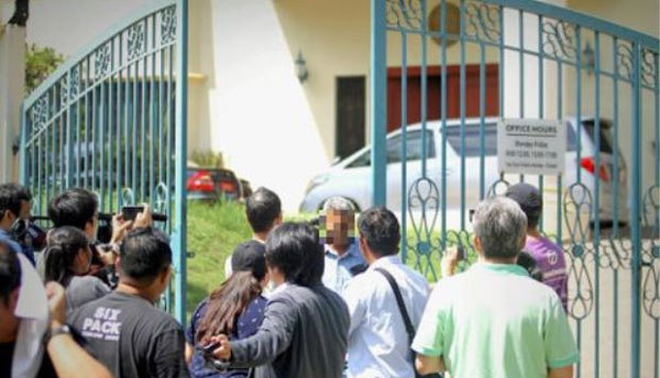 Tham tán Triều Tiên nổi nóng vì bị quay phim đi đổ rác