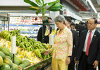 Vợ chồng Thủ tướng Lý Hiển Long đi siêu thị ở TP.HCM
