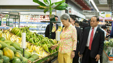 Vợ chồng Thủ tướng Lý Hiển Long đi siêu thị ở TP.HCM