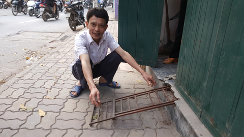 Bậc tam cấp di động đối phó dẹp vỉa hè: Hà Nội chế 10 năm trước