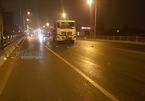 Hà Nội: Xe máy lao trực diện xe bồn, 3 người chết