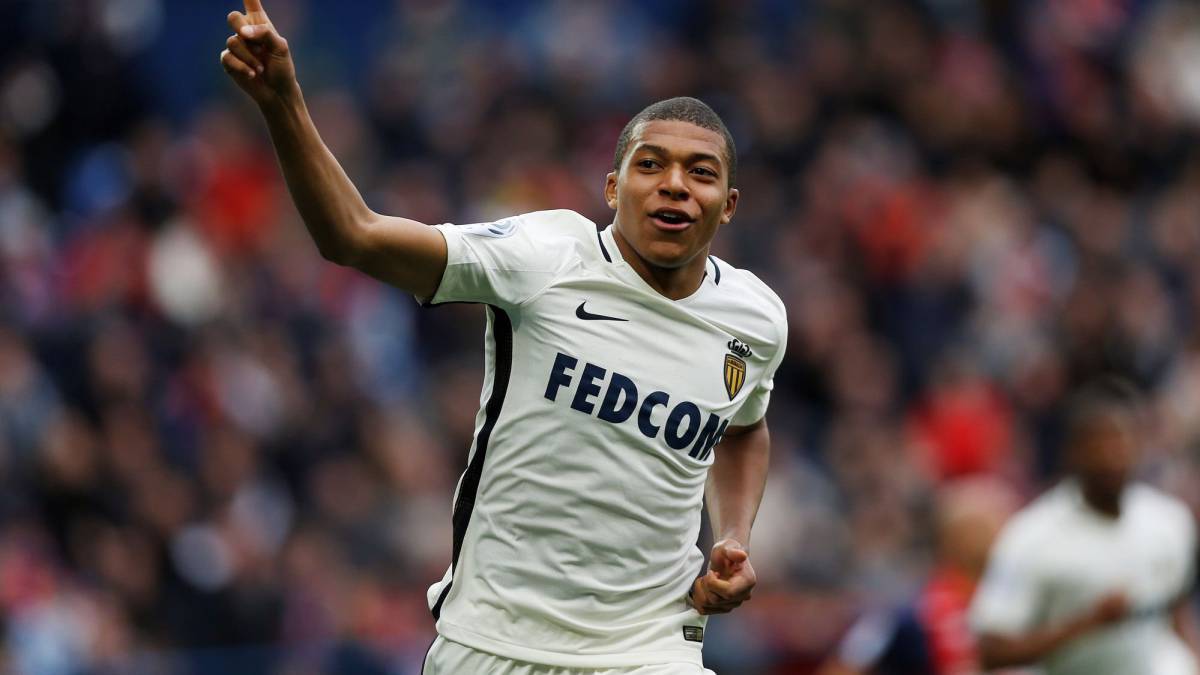 MU tẽn tò vì Henry mới, Barca đút lót sao Real