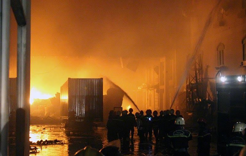 Hàng trăm cảnh sát trắng đêm dập lửa tại công ty may ở Cần Thơ
