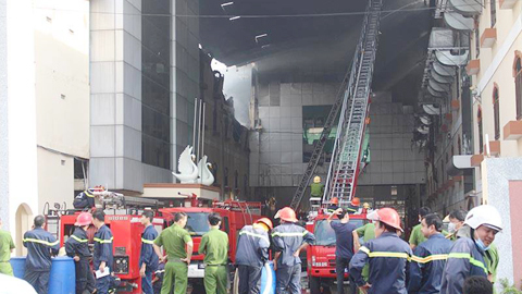 Cháy lớn bùng phát trở lại, thiệt hại hàng triệu USD