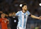 Messi đòi "xử" trọng tài, Argentina thắng xấu xí