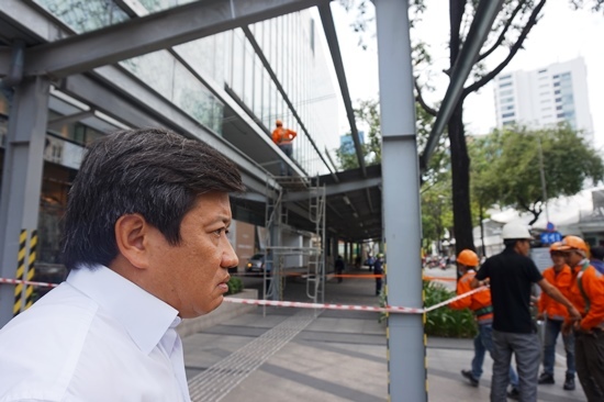 Ông Đoàn Ngọc Hải tháo mái che 'khủng' trước Saigon Centre