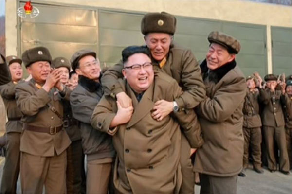 Lộ diện người được Kim Jong Un cõng trên lưng
