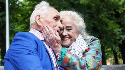 Càng về già càng viên mãn chuyện lứa đôi