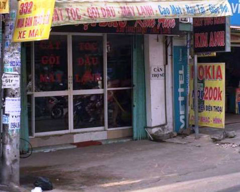 Dùng súng cướp tiệm hớt tóc ở Sài Gòn