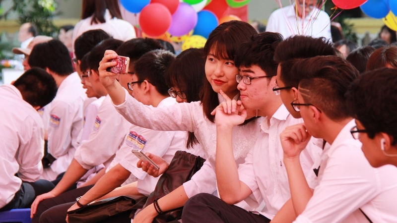 Học trường Chu Văn An, lấy bằng tú tài Anh